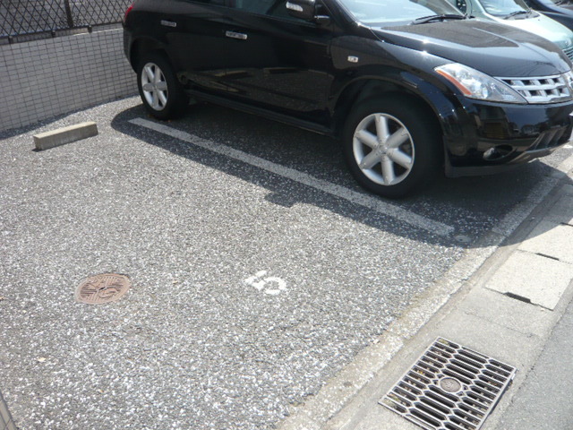 フローラ市川 駐車場