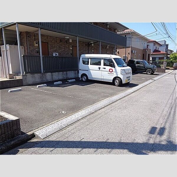 ルミエール　C 駐車場