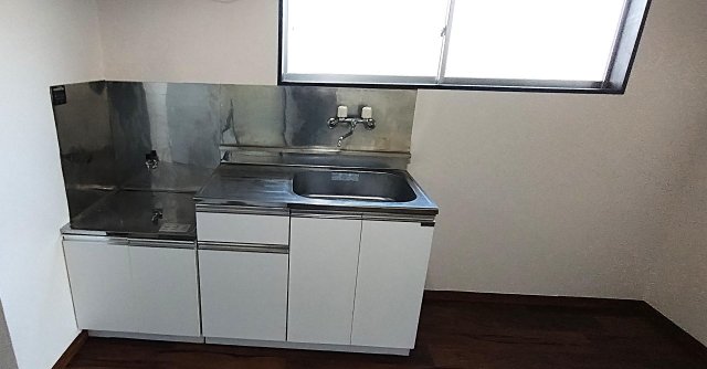 スターハイツ キッチンにも窓あり。