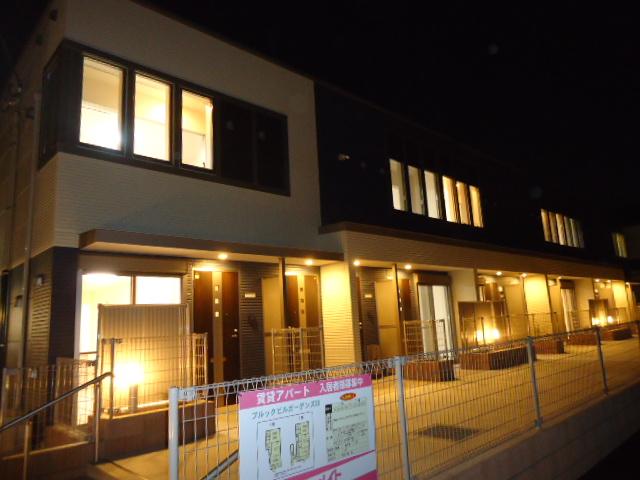 ブルックビルガーデンズⅢ 外観写真（夜）