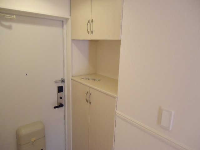 ジングレース 下駄箱