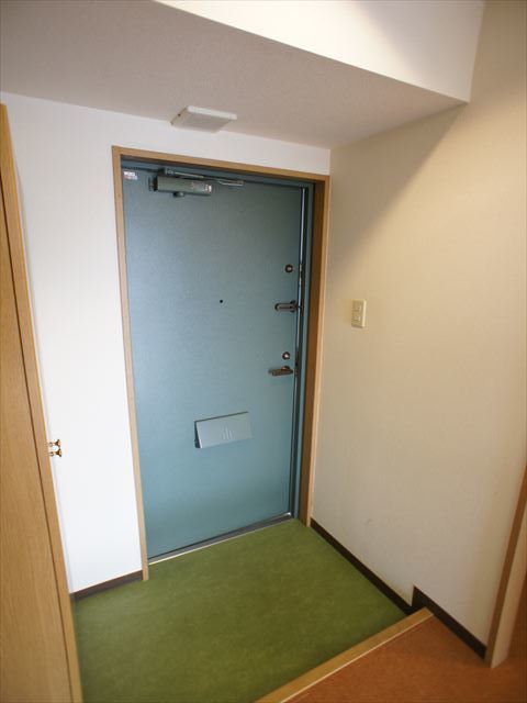 エクセルグランデ高洲0704号室 ゆったりとした玄関です
