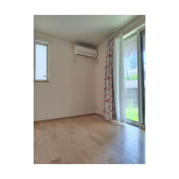 市川市八幡6丁目戸建 リビング