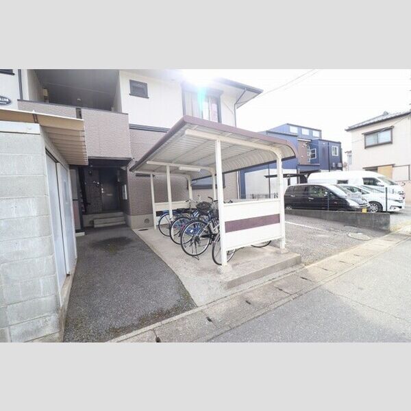 ハイカムール上本郷 駐輪場