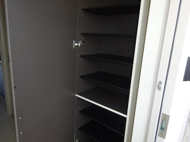 レヴメゾン神山参番館103号室 下駄箱（イメージ）