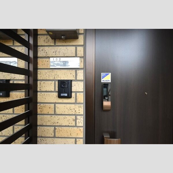 メルヴェーユ102号室 表札