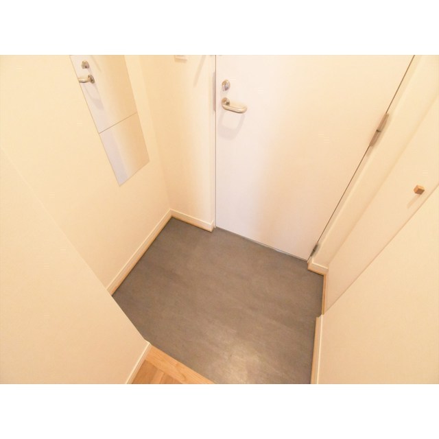 オーパスホームズ三田0501号室 玄関