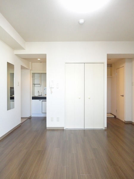 ダイホープラザ入谷1202号室 リビング