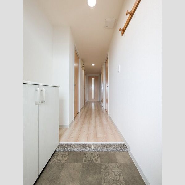 ワイズエメリールU 玄関