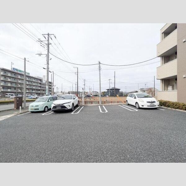 シャルマン102号室 駐車場
