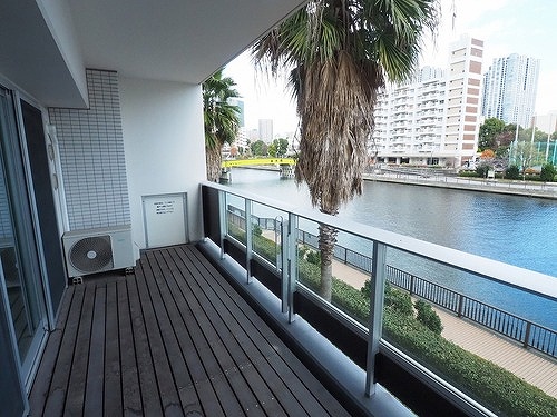 パークホームズ品川　ザ　レジデンス 奥行2000ｍｍのウッドデッキワイドバルコニー