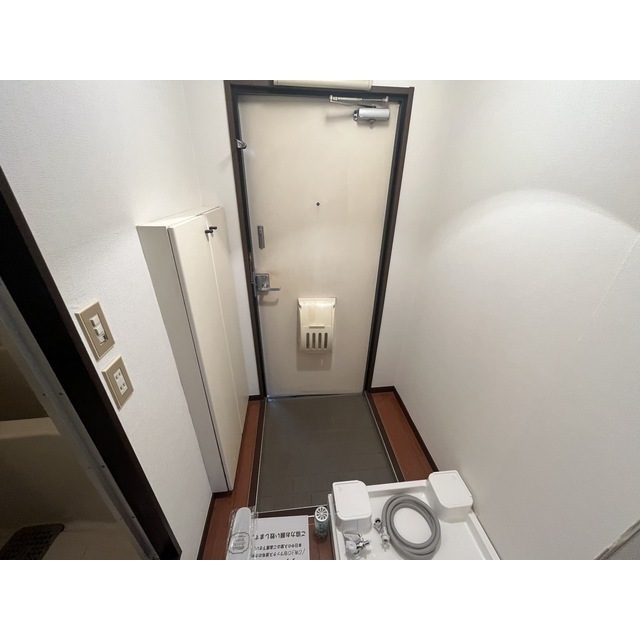 白鍬グランデ107号室 玄関