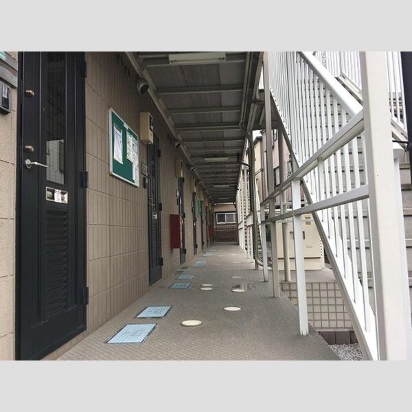 グリーンパーク107号室 外廊下