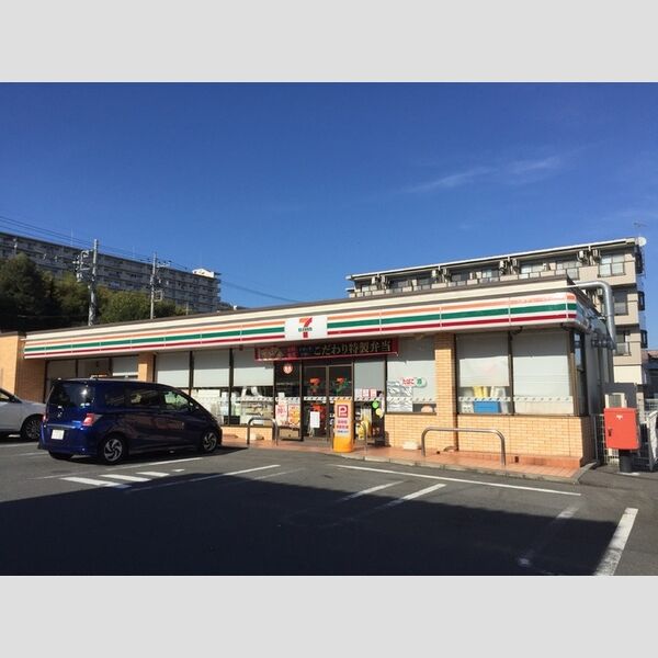 ロワイヤルコーポ セブンイレブン多摩ニュータウン通り店 (323 m)