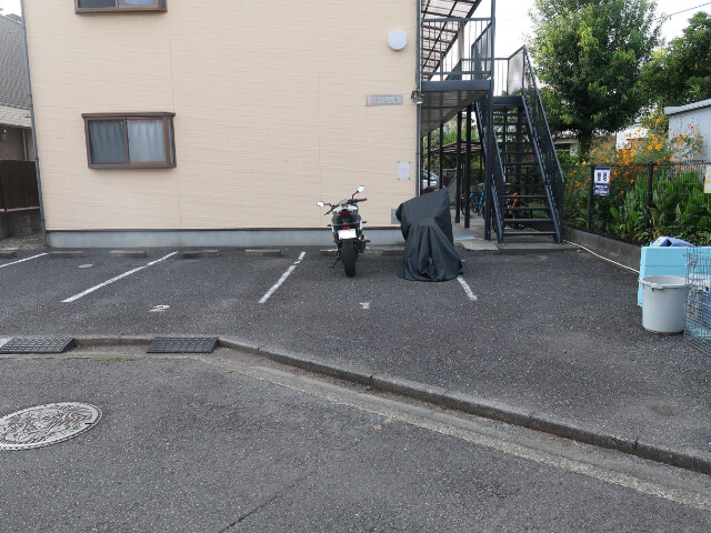 シャインヒル1階 駐車場