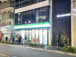 スカイコート中野第二 【コンビニエンスストア】ファミリーマート 中野鍋屋横丁店まで393ｍ