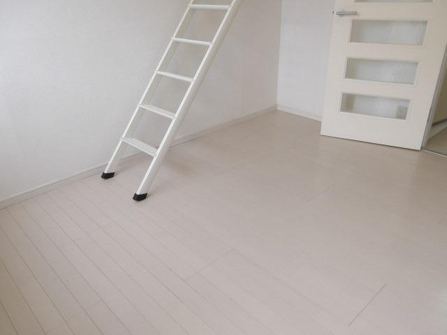 ローズアパートＲ５９番館(R-059) リビング