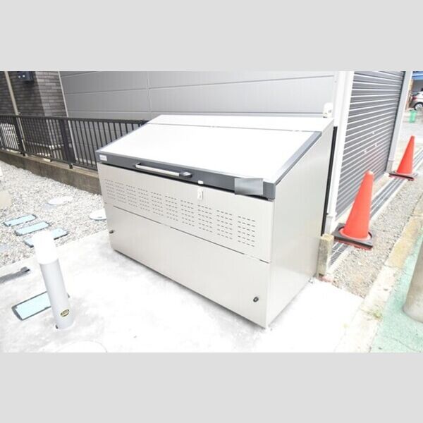 エスポワール201号室 ♪ゴミストッカー♪