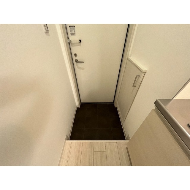 エステイトB東岩槻103号室 玄関