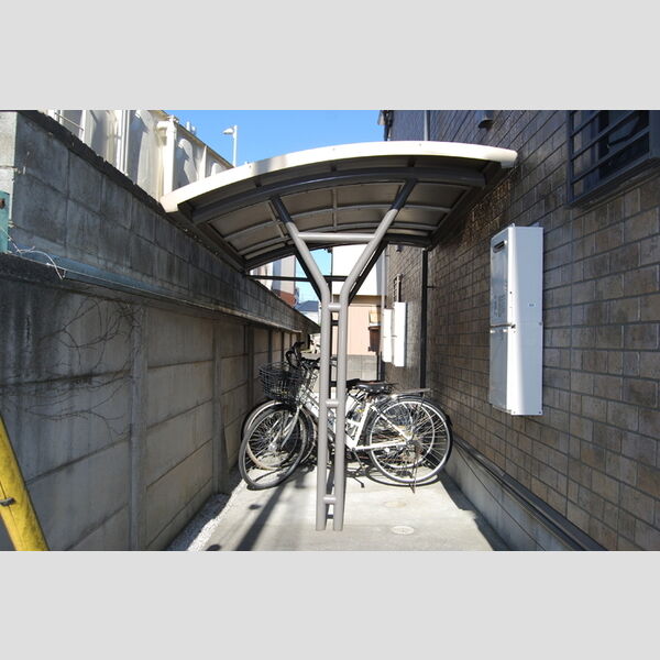 セジュールK2 屋根付き駐輪場