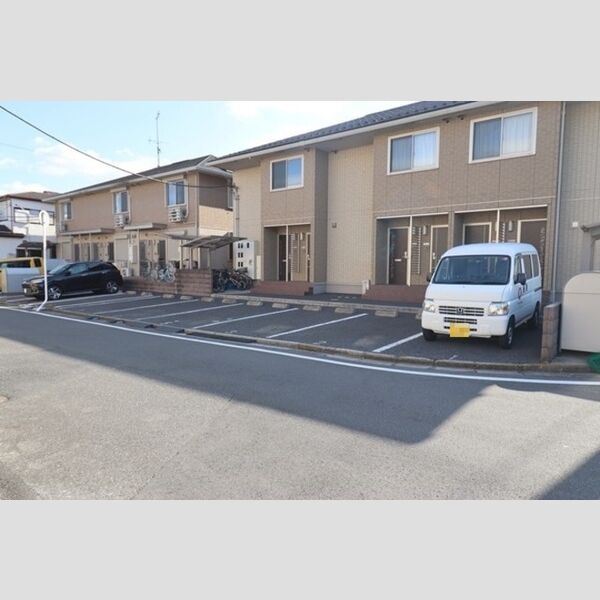 S・V・P・ナイン 駐車場