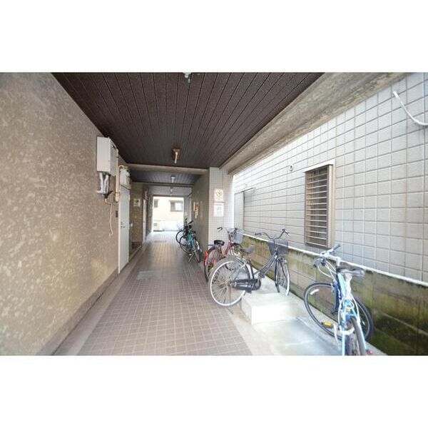 ザコート静101号室 エントランス