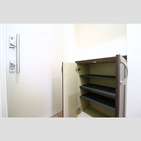 エスト四つ木205号室 玄関、シューズボックス