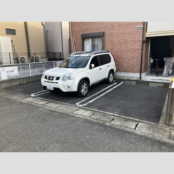フレアウエスト102号室 駐車場
