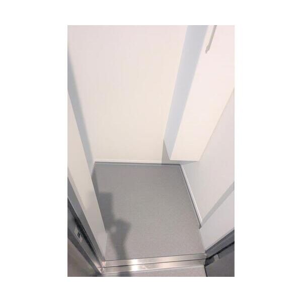 Monologue102号室 玄関