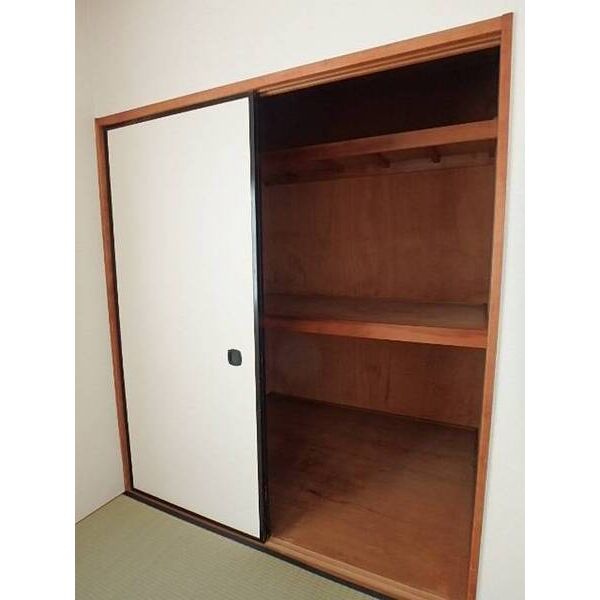 ロイヤルエモンド松戸 収納