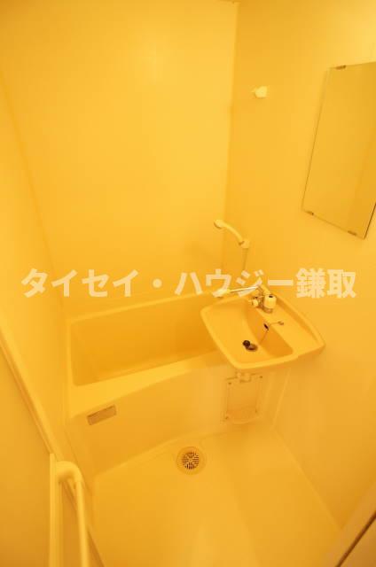 芝コーポ５号館 鏡が付いているお風呂です