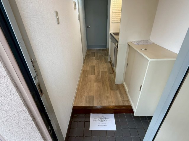 リバーコープ越谷南204号室 玄関