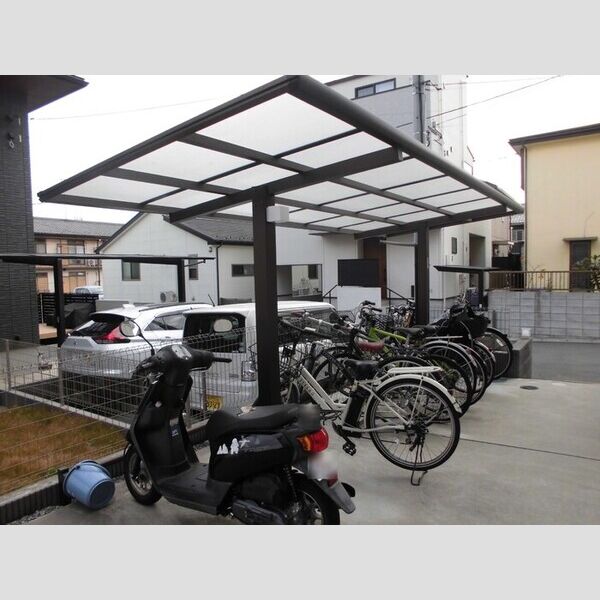 パーチェ・ユー 周辺