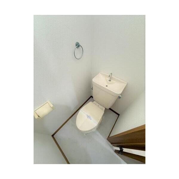 サニーサイド北沢201号室 トイレ