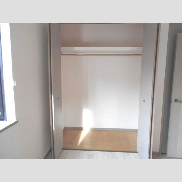 ヴァンベール冨士107号室 洋室　クローゼット