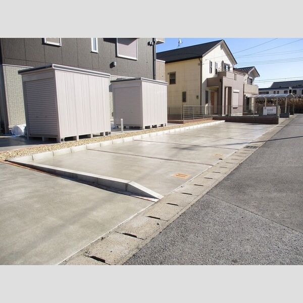 ルアナ姉崎202号室 敷地内駐車場