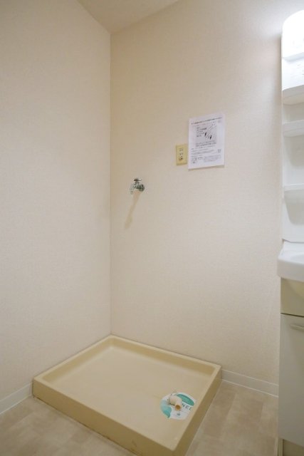 成加パラシオン4階 室内洗濯機置場