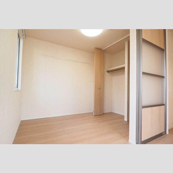 グラディーヴォレ201号室 洋室