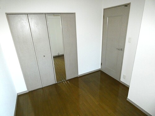 ライオンズプラザ松戸中央公園11階 洋室４．４畳　別角度