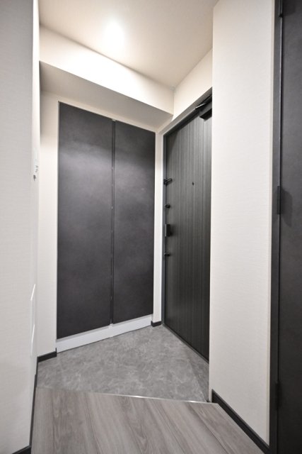 ＧＲＡＮＳＩＴＥ　ＮＡＫＡＭＥＧＵＲＯ3階 玄関