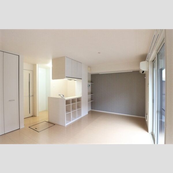 フラッツ酒井根　Ⅱ号棟 リビング写真①