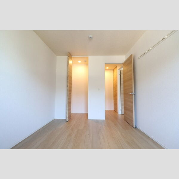 アベニール大倉山303号室 洋室6.1帖