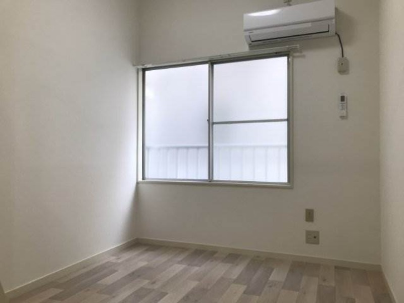 プラザ・ドゥ・エボリ2階 別室参照