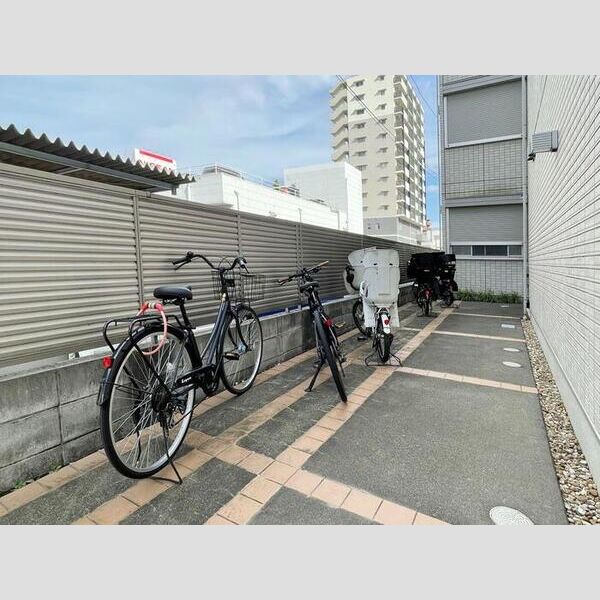 セリジェブラン赤塚新町102号室 駐輪場