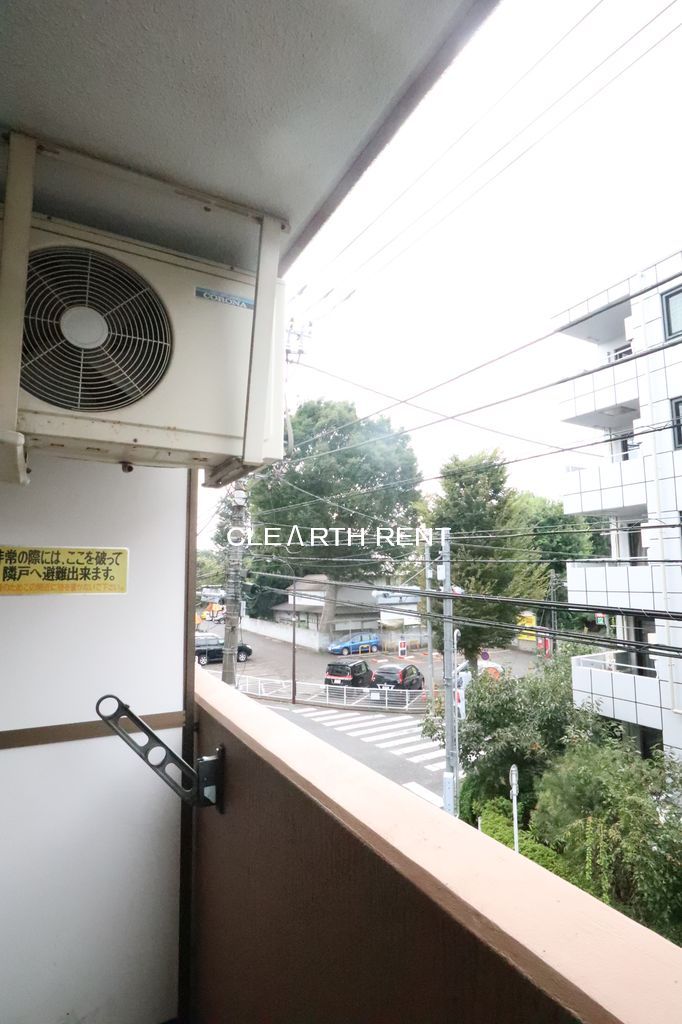センチュリー西久保3階 暖かな日差しのふりそそぐバルコニー
