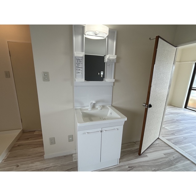 サンライズ・コーポ足立303号室 内観