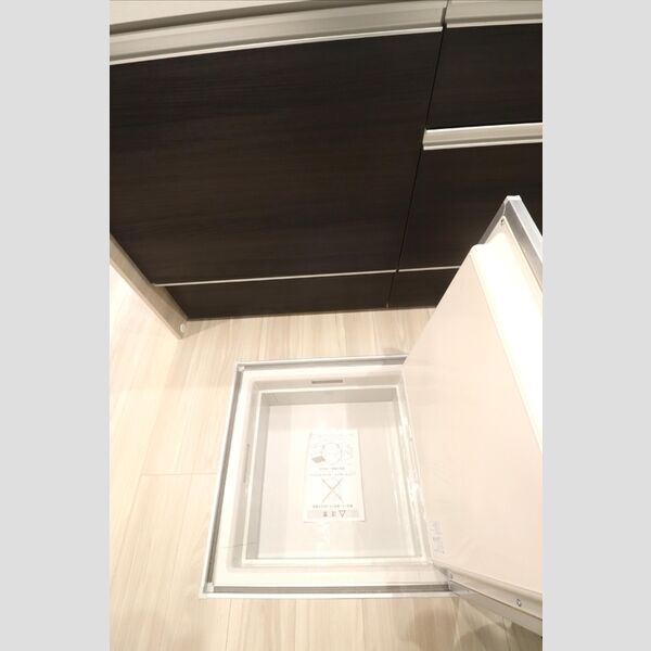 セレスティア小豆沢102号室 床下収納