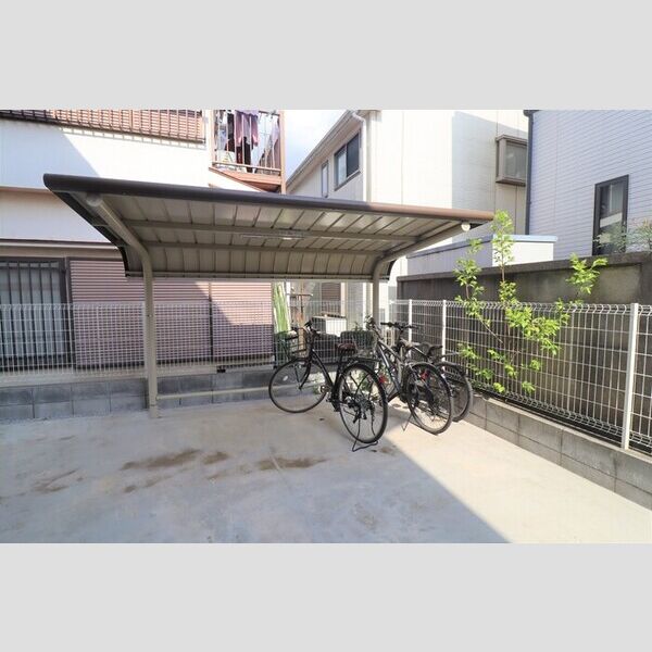 アンセスター・M 駐輪場