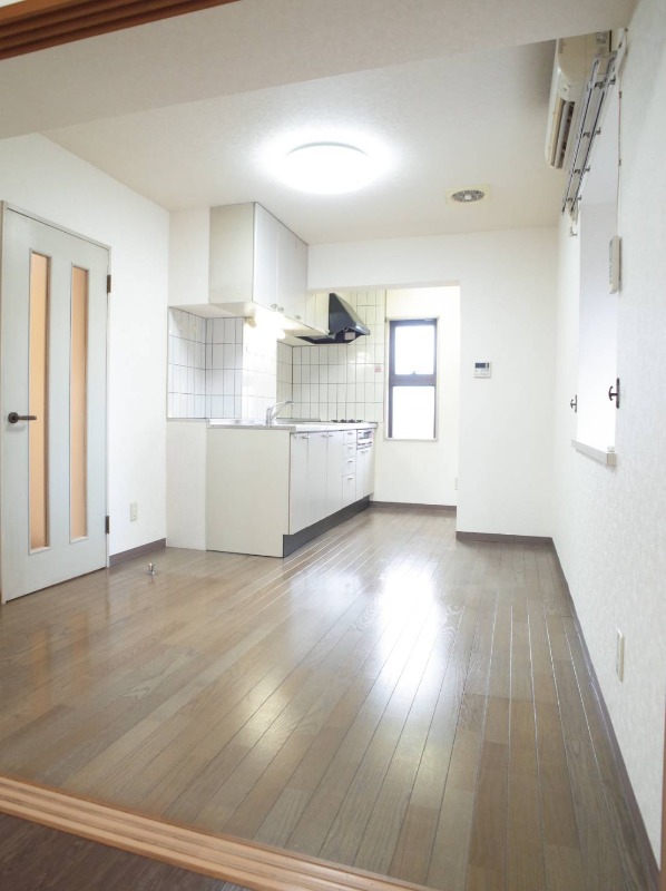 ドゥエル　イースト キッチン近くにはカウンターを置くのがお勧め