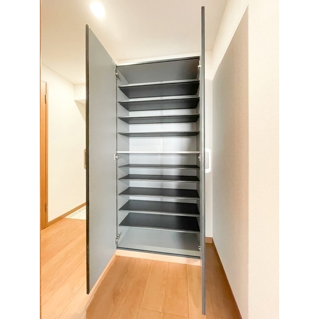 アーバハイツ六町環七北通り0602号室 靴箱